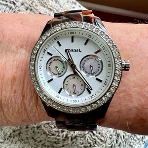 Women’s Fossil stainless steel watch - NEW BATTERY